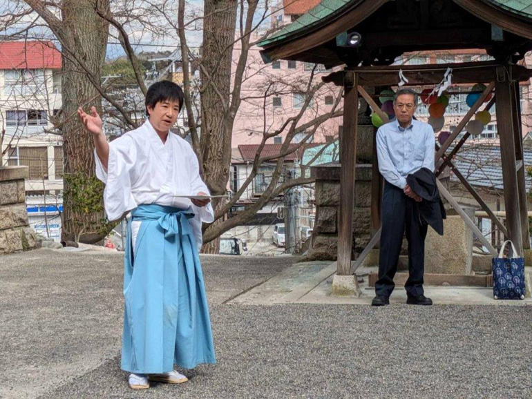 ①温泉神社参拝、佐波古禰宜による講話