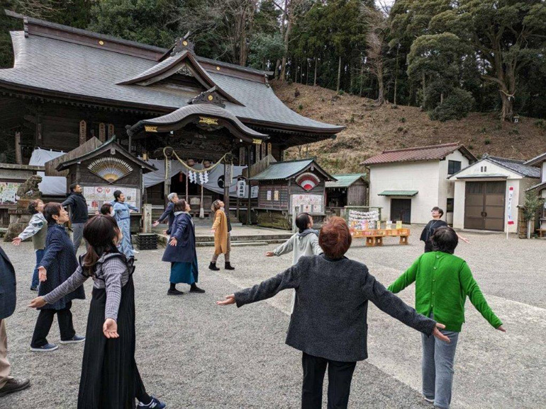②温泉神社での森林呼吸法