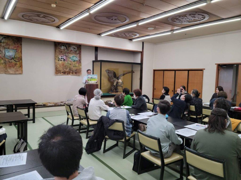 ③開湯にまつわる「鶴の伝説」紙芝居上演